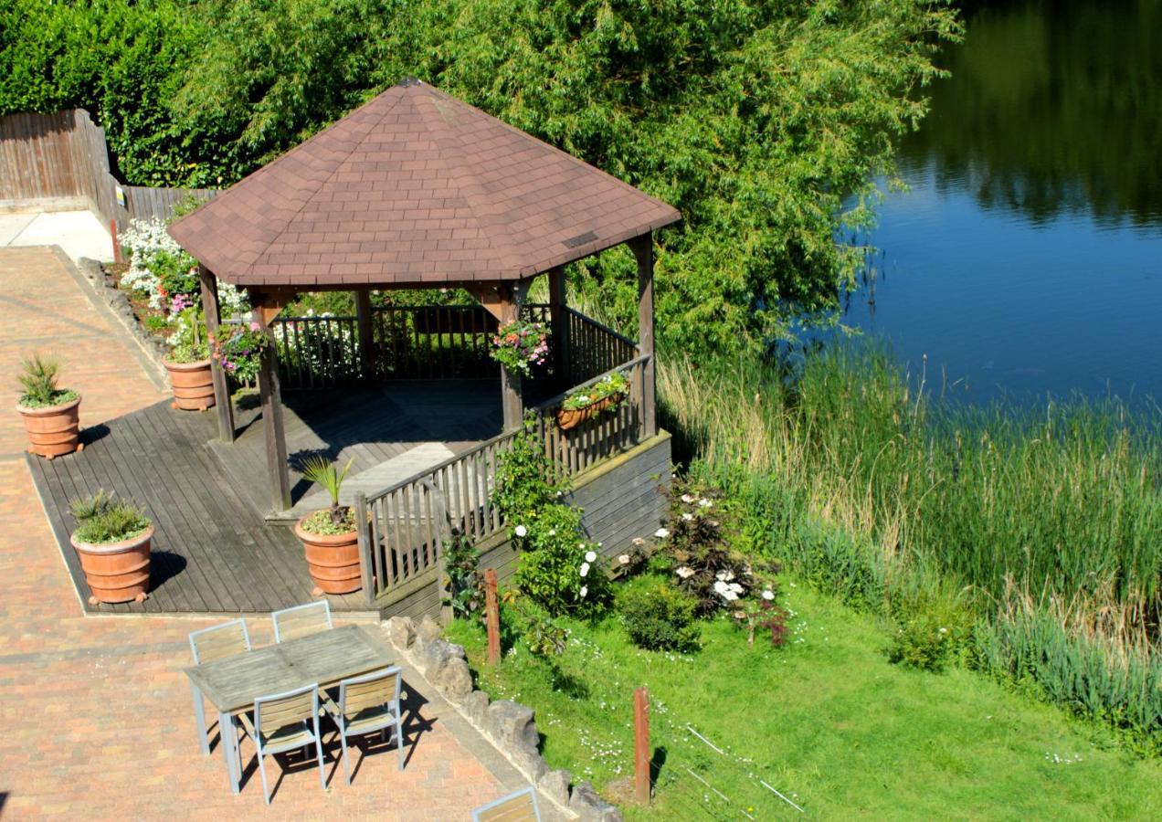 Inn On The Lake Gravesend Exterior photo